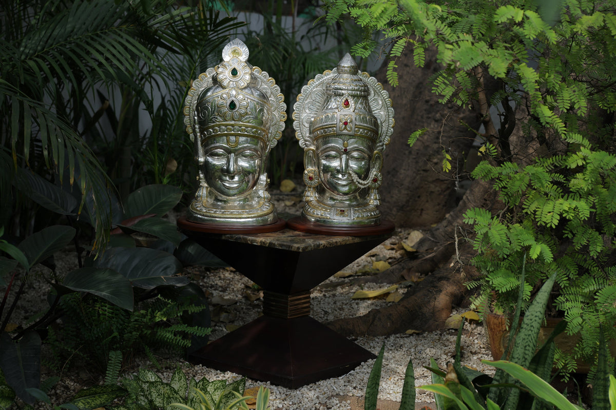 Goddess Lakshmi and Lord Vishnu Statue 8